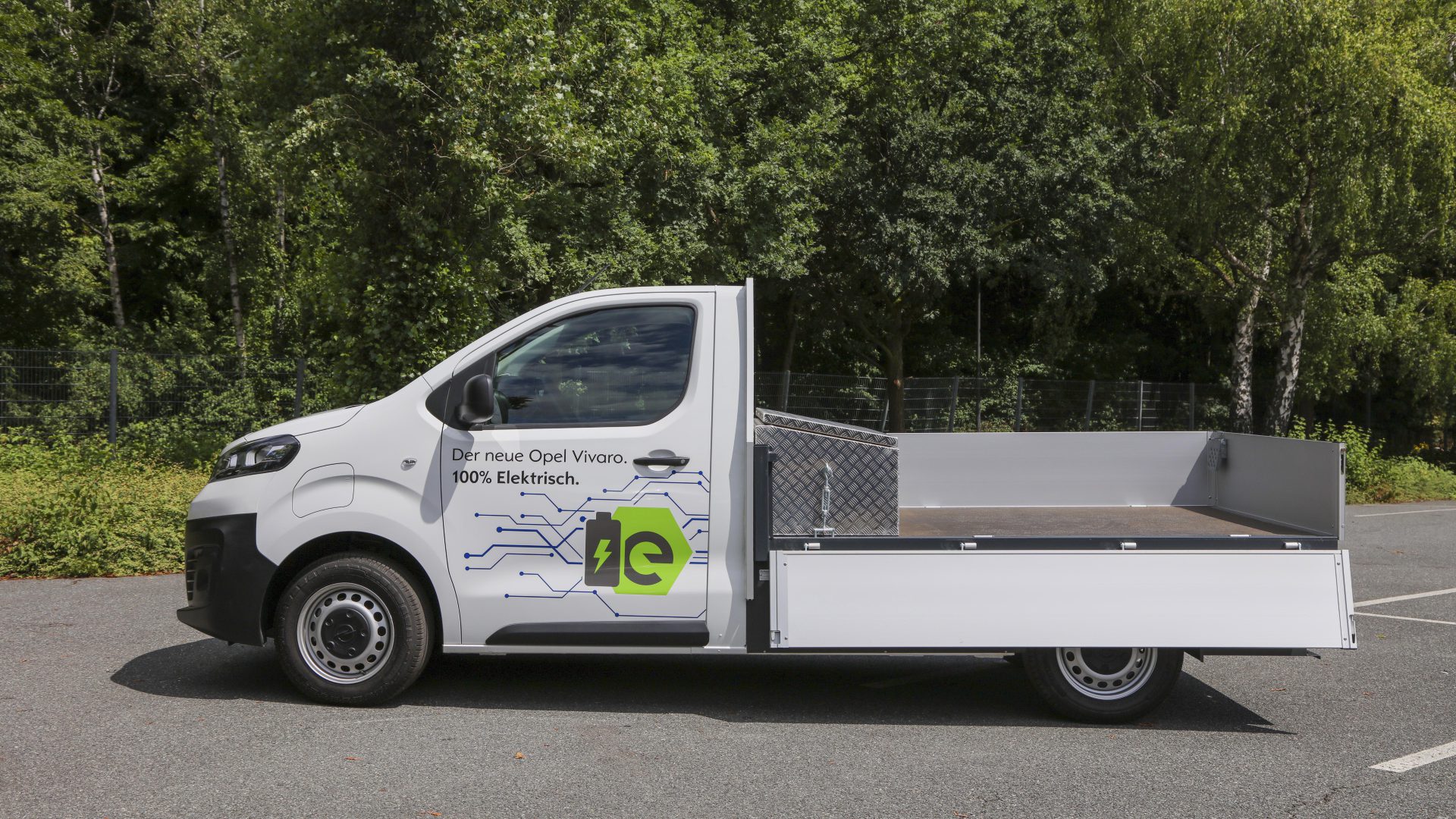 Opel Vivaro-e electric van now also released as flatbed truck