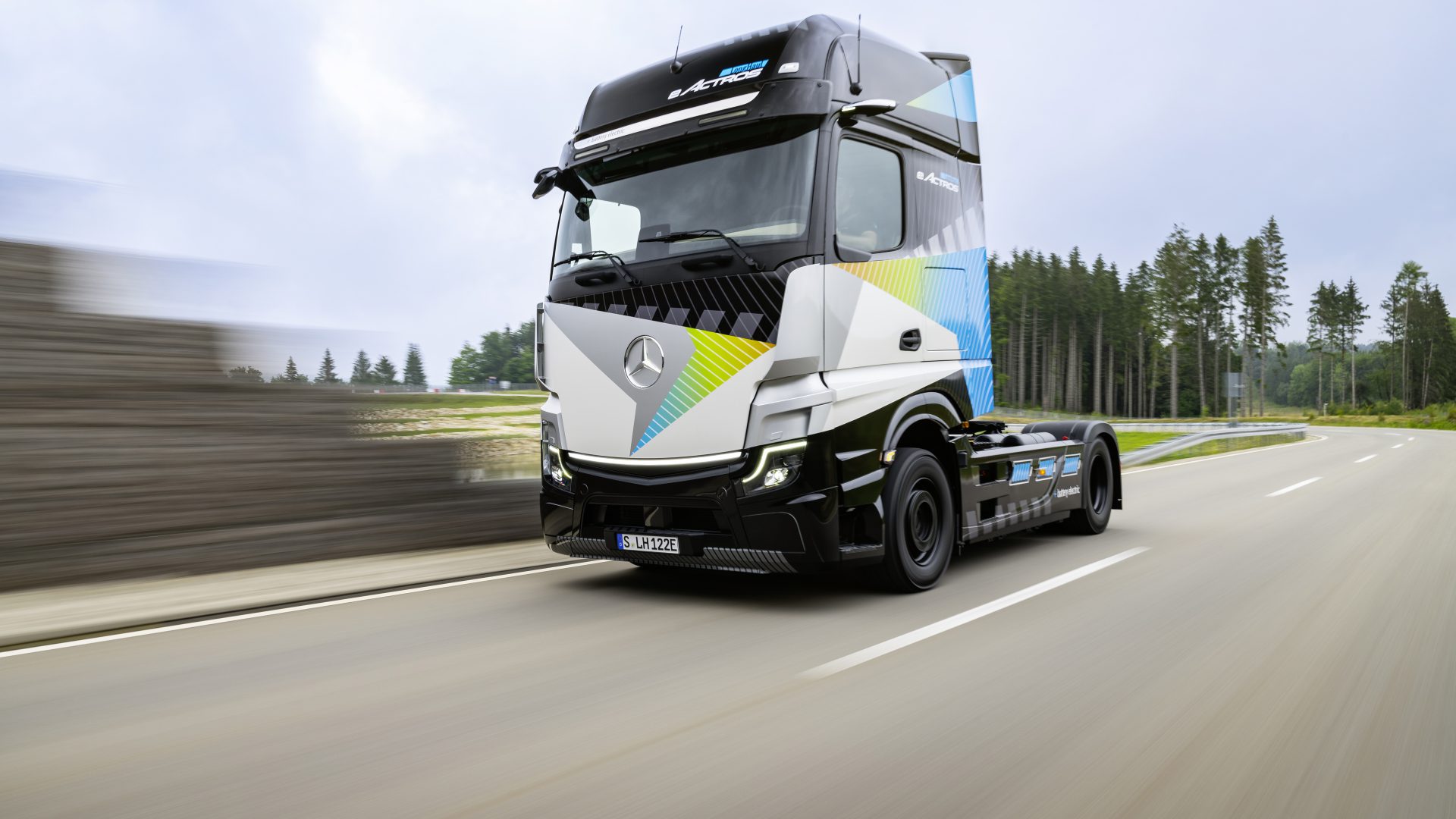 Electric trucks, DB Schenker to add 100 Mercedes eActros LongHaul to ...