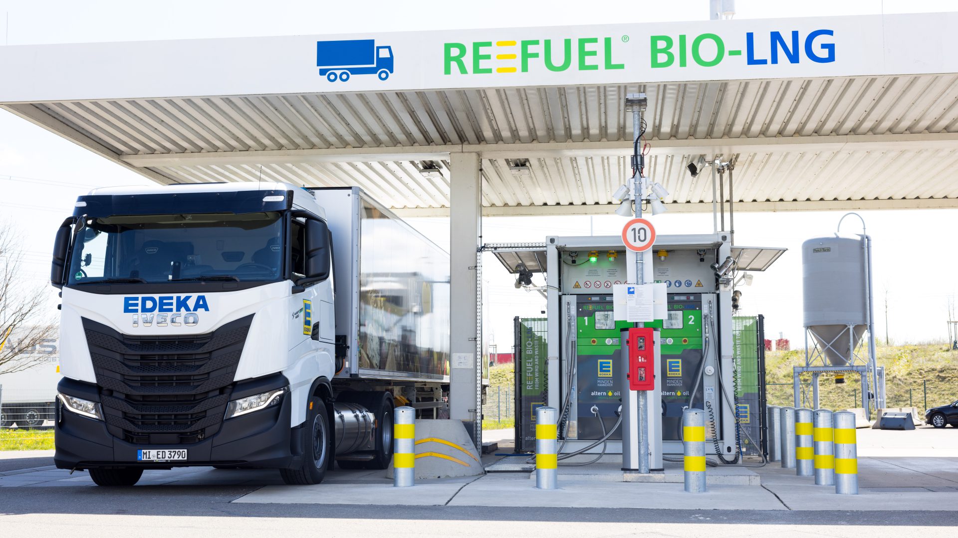 German supermarket chain EDEKA to purchase 700 IVECO S-Way bio-LNG by 2025