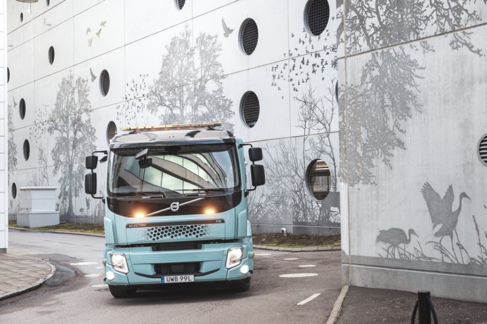 Electric trucks, Volvo Trucks increases the range of its FL and FE ...