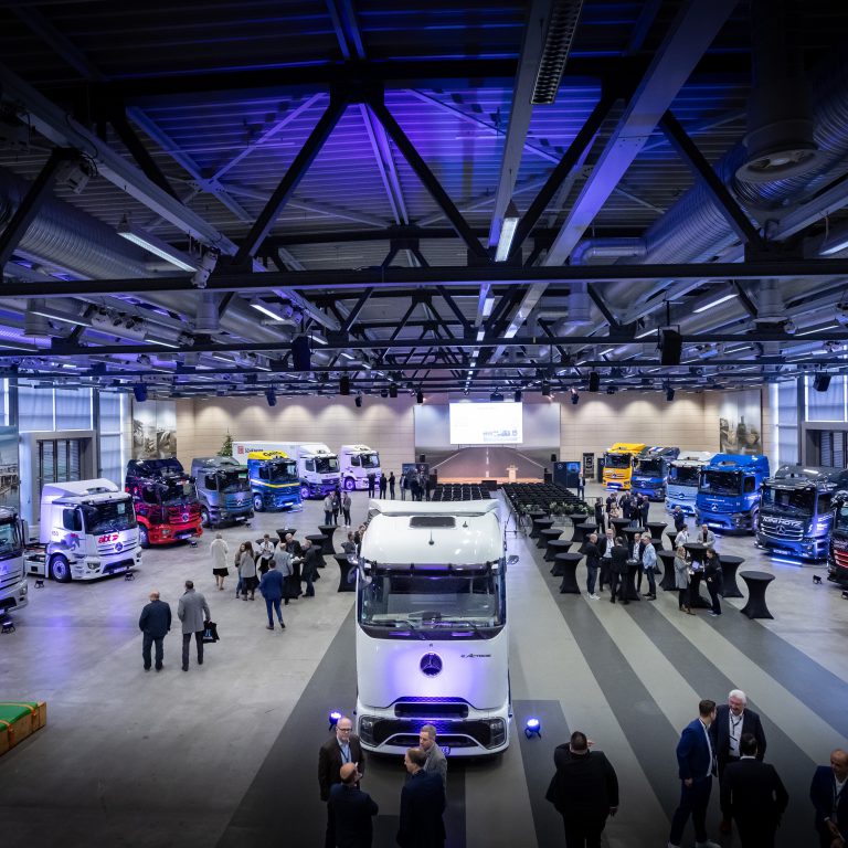 Mercedes-Benz Trucks continues to electrify its supply chain. Twelve ...